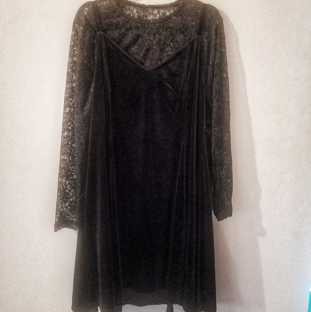 Torrid Black FauxVelvet Skater Dress w/Lace Shirt